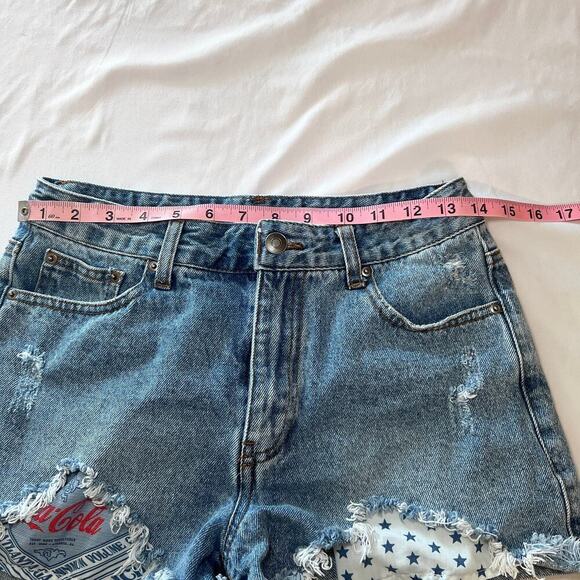 ✨Forever 21 Coca-Cola Women’s Denim Shorts Size 26 Distressed Jean Cutoffs USA - Picture 6 of 7